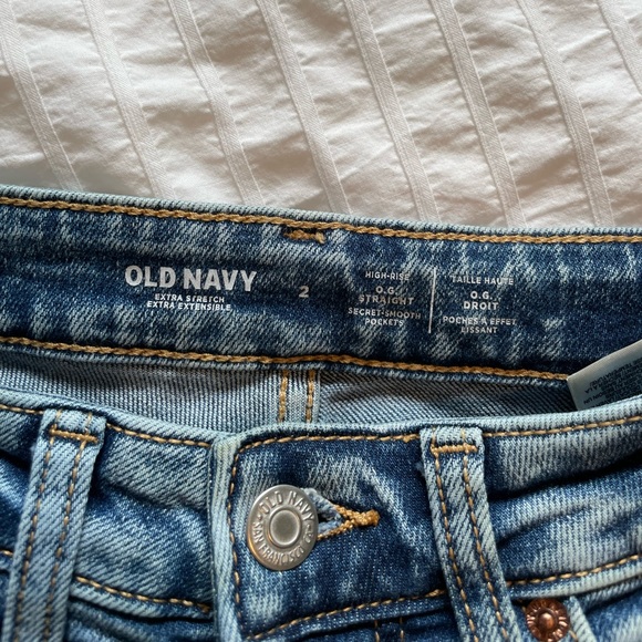Old Navy Women’s Distressed Mom Jeans - Picture 5 of 7